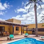 House Oasis Hotel *