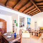 House Oasis Hotel