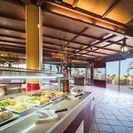 House Oasis Hotel *