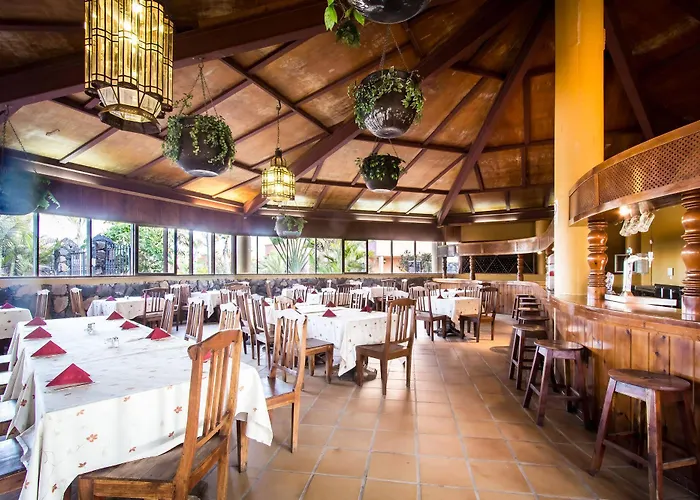 House Oasis מלון