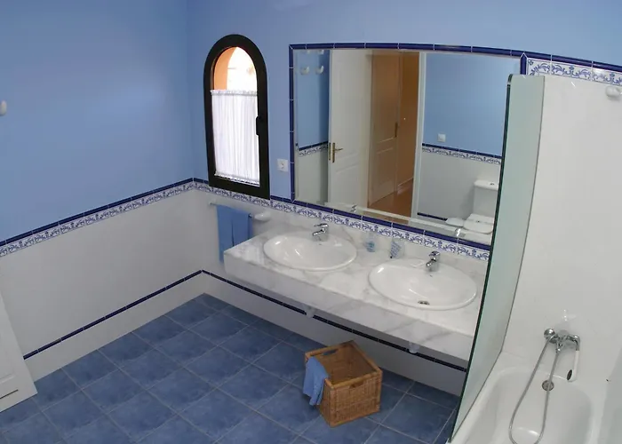 House Oasis Hotel *